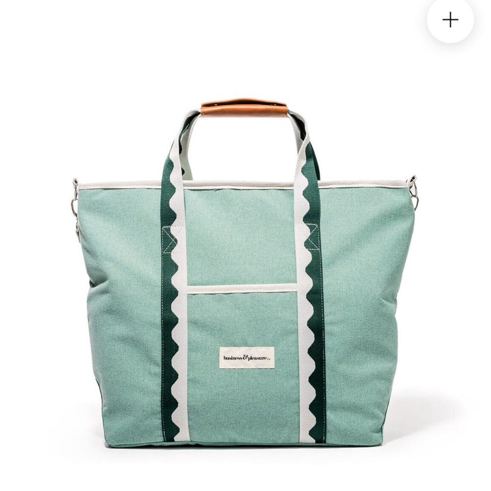Insulated tote picnic bag  Business and pleasure brand Rivie green color.